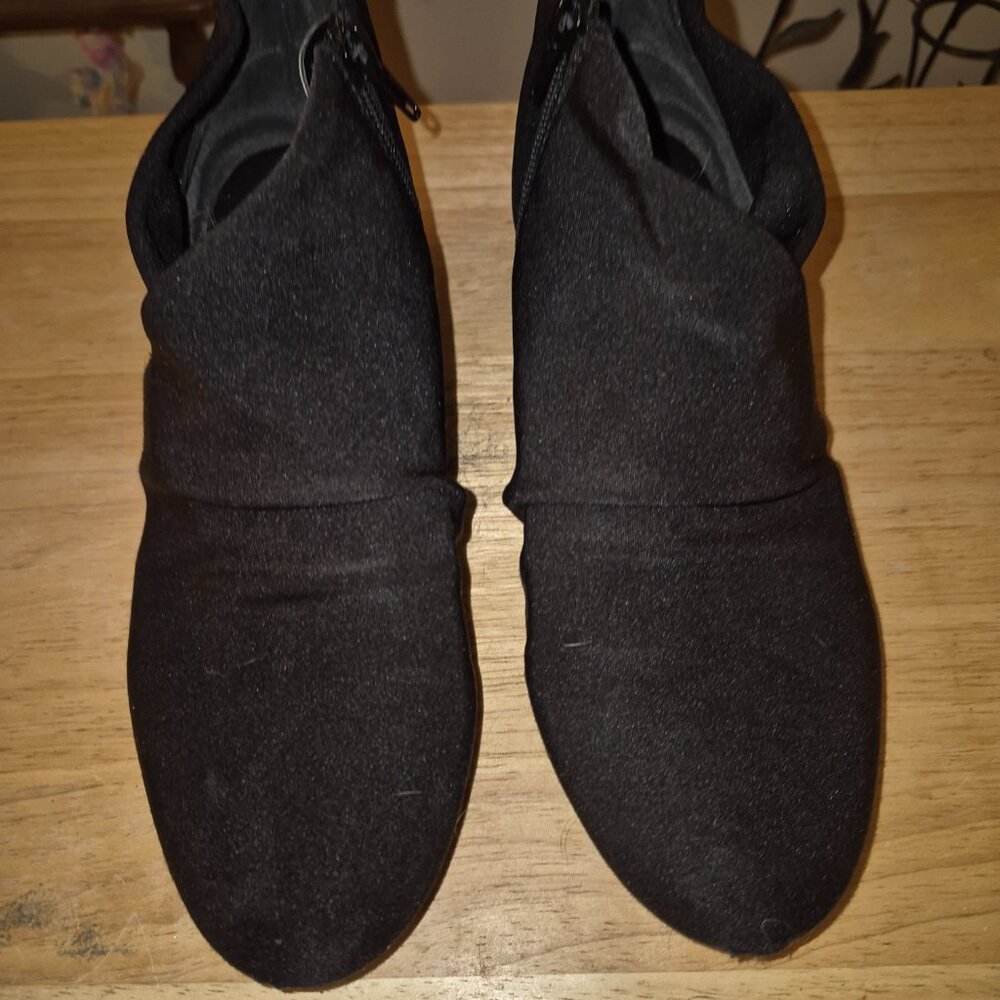 G.H. Bass Soft Black Side Zip Ankle Bootie Size 8.5
